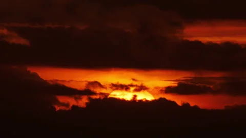 Big sun sunset timelapse and cloudless sky, majestic Big Red Hot Sun in Warm Air Vídeos de archivo 226377939