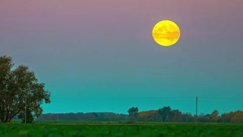Big sunset in blue sky. Stock-Footage 330911265