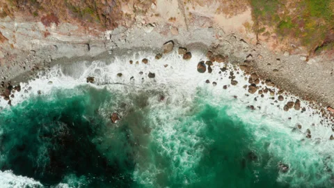 Big Sur, CA Drone Aerial of Waves Crashing on Beach Shore Stockbeeldmateriaal 280090260