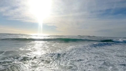 Big surf waves rolling in Stockbeeldmateriaal 90680235