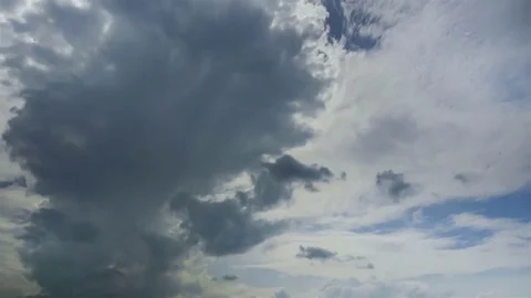 A big thundercloud expanding and disolving, time lapse Stock Footage 78014172
