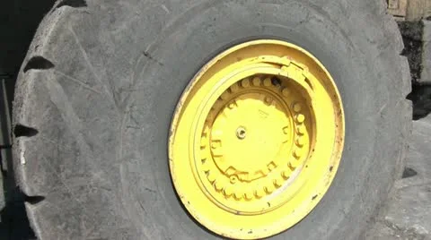 Big Tires Rolling Away Vidéo 12571259
