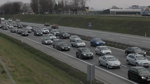 A big traffic jam on the streets of the evening city. Video stock 106268495
