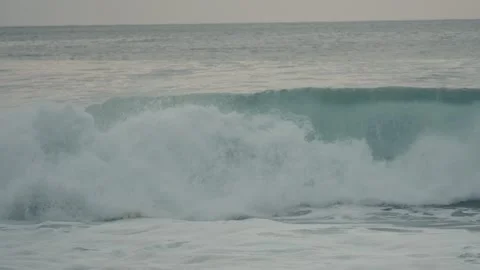 Big turquoise wave breaking in the ocean with immense power creating sea foam 스톡 동영상 344307800
