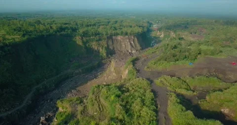 Big valley on the slope of volcano as a path for lava flows when a volcano Vidéo 211986001
