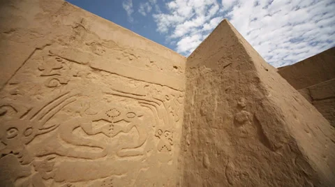 Big walls of the Huaca Arco Iris in Trujillo, Peru Stock-Footage 39530391