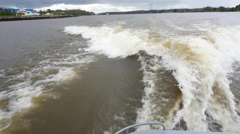 Big wave behind the boat. slow motion 스톡 동영상 67996490