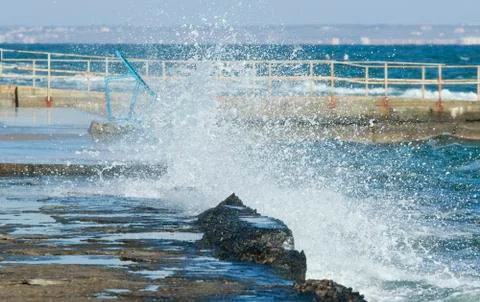 Big wave crashes Stockfoto's