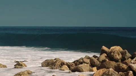Big wave hitting rocks Video stock 63529186