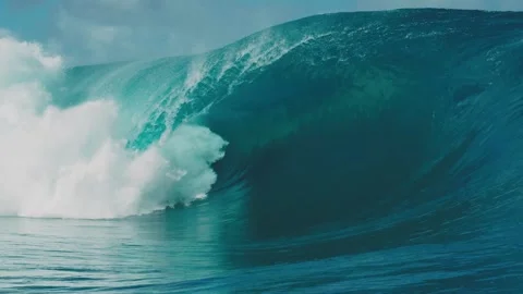 Big wave surf in clear weather with strong wind, Beautiful turquoise sea waves Video stock 336585890