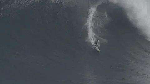 BIG WAVE SURFING 库存影片 47957896