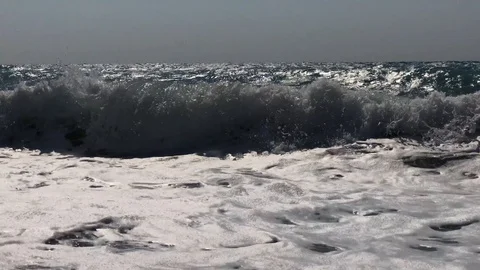 Big Waves Breaking Close-up Stockbeeldmateriaal 112252851