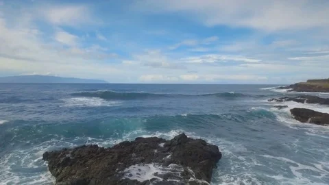Big waves breaking on the rocky coast Stock-Footage 72964111