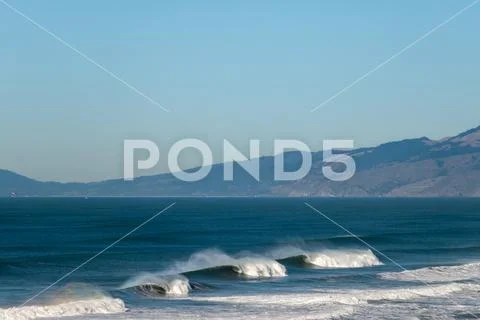 Big Waves Breaks in Northern California near San Francisco Stock Photos