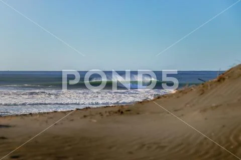 Big Waves Breaks in Northern California near San Francisco Stock Photos