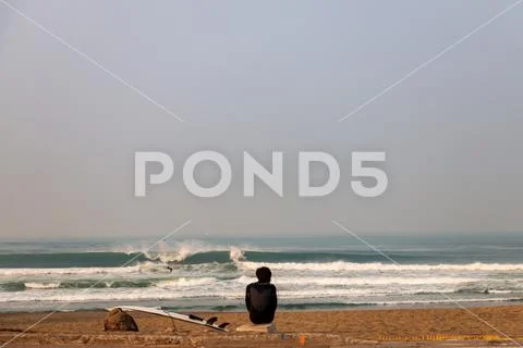 Big Waves Breaks in Northern California near San Francisco Stock Photos