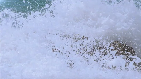 Big Waves Hit A Boulder In The Sea Vídeo Stock 98395745