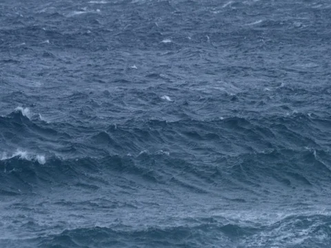 Big waves in sea 库存影片 73275214