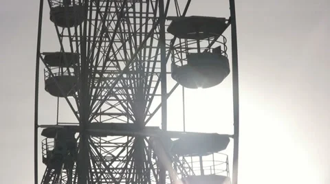 Big wheel backlit by winter sunshine Vidéo 36818256