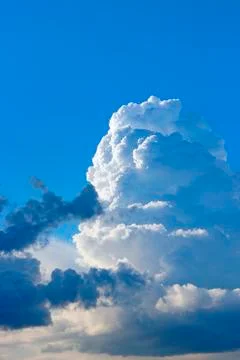 Big white cloud on blue sky. Heaven view Fotos de archivo
