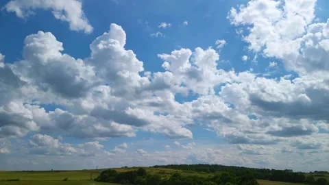 Big white fluffy clouds in the blue sky.Summer background.  스톡 동영상 282822349