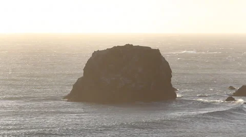 BigSur Big Rock Sunset Stockbeeldmateriaal 48237794