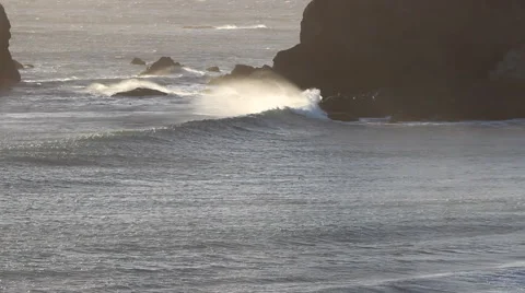 BigSur Wave Breaking Stockbeeldmateriaal 48237350