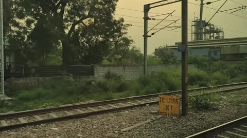 Bihar, India: 26 October 2025 - Railway Journey Under Sunny Sky 库存影片 331935653
