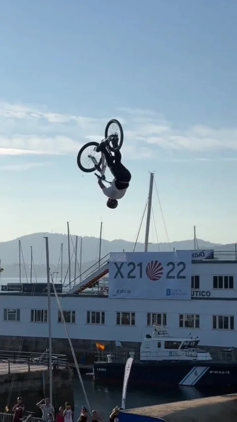 Bike attraction Video stock 206853533