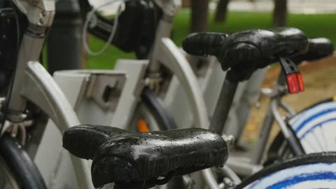 Bike in the rain close-up Video stock 77213771