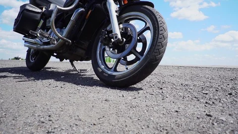 The bike is on the side of the road Vidéo 111856695