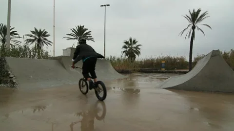 Bike trick 02 Video stock 11982883