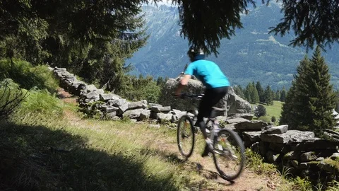 Biker on alpine trail with rocks Stock-Footage 114175302