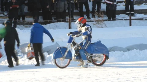 Biker go to the start of ice speedway competition Stock-Footage 45455694