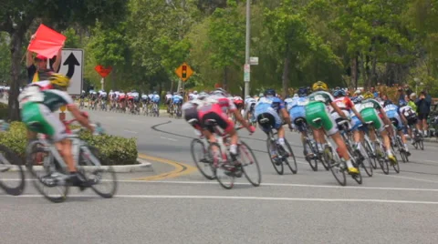 BIKERS RACE AWAY FROM CAMERA Vidéo 5658700