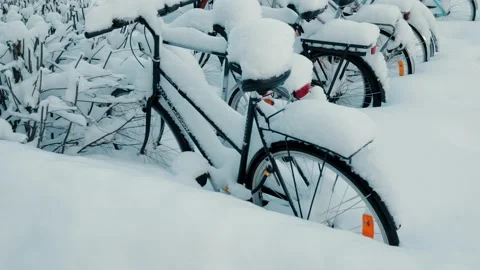 Bikes Coverd In Snow Stockbeeldmateriaal 169793137