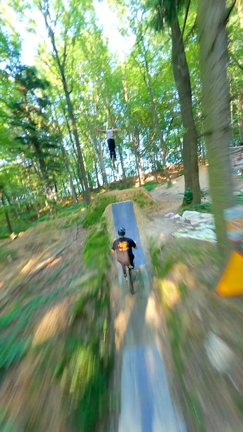 Bikes jumping on a ramp. Video stock 269934929