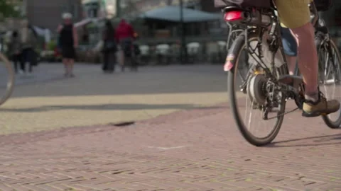 Bikes passing at ground level, Alkmaar Видео 348225069