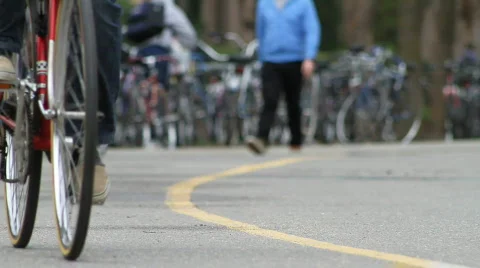 Biking on Campus Stockbeeldmateriaal 627852