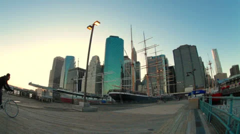 Biking Into the City Vídeos de archivo 22772451