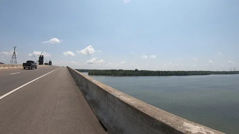 Biking over bridge Vídeo Stock 115729852