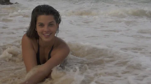 Bikini model playing in waves on ocean front 動画素材 36641538