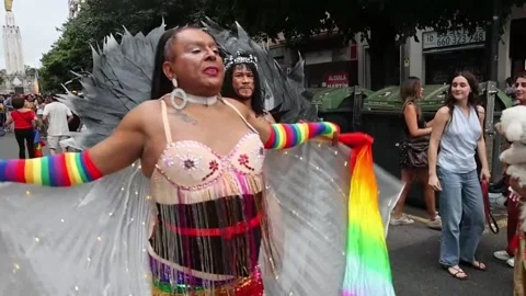 Bilbao joins Pride parade once again to demand equality in the face of hate, Bil Vídeos de archivo 337794040