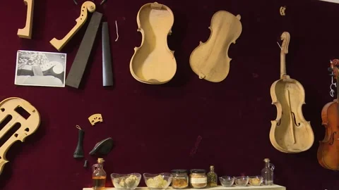 BILBAO. SPAIN; MAY 21 2022: LUTHIER&amp;#039;S WORKSHOP: HANDCRAFTED VIOLIN MAKING Vídeos de archivo 335310806