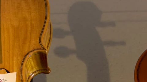 BILBAO. SPAIN; MAY 21 2022: LUTHIER&amp;#039;S WORKSHOP: HANDCRAFTED VIOLIN MAKING Vídeos de archivo 335310863