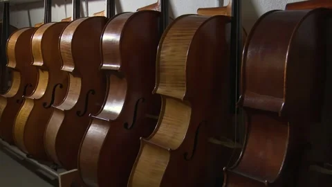 BILBAO. SPAIN; MAY 21 2022: LUTHIER&amp;#039;S WORKSHOP: HANDCRAFTED VIOLIN MAKING Vídeos de archivo 335310906