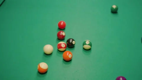 Billiard Balls Scatter on Green Pool Table After Powerful Break Shot Vidéo 302005703