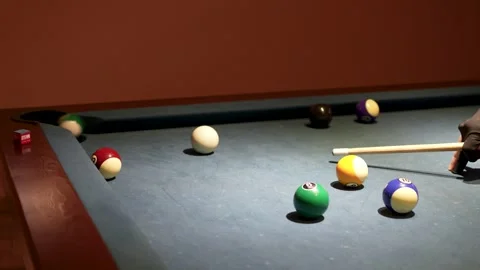 Billiard player in glove aiming cue at white cue ball close up. 库存影片 340036223