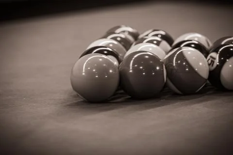 Billiard table setup featuring colorful pool balls, ready for an exciting g.. Foto stock