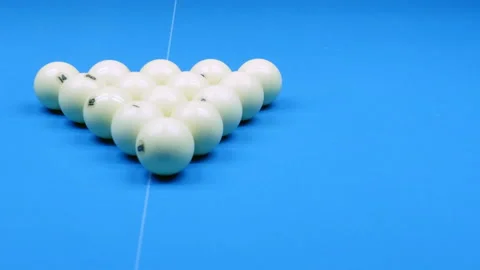 Billiards, the first blow, breaking the pyramid. 4K Vidéo 130463972